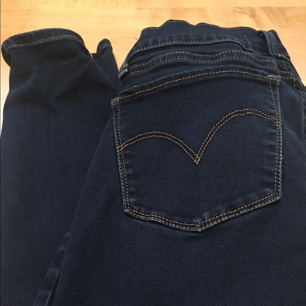 Navy Levi jeans